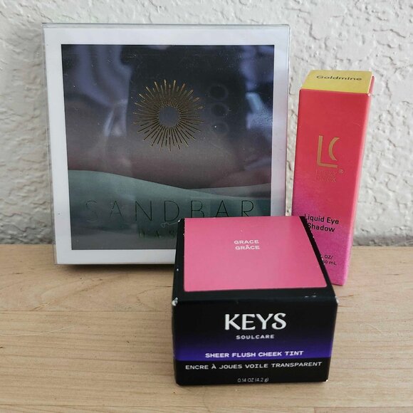 NIP Makeup Beauty Bundle Eyeshadow Blush Sandbar Lucky Chick Keys Cheek Tint Lot - Picture 1 of 4